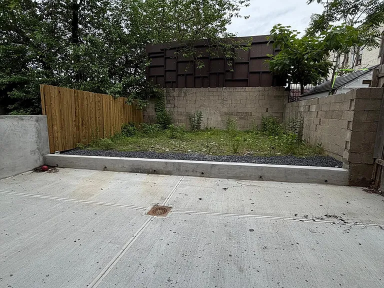 2358 Lorillard Pl #3 — Photo 6