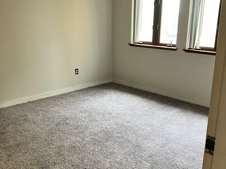 Barney Square Apartments — Photo 17
