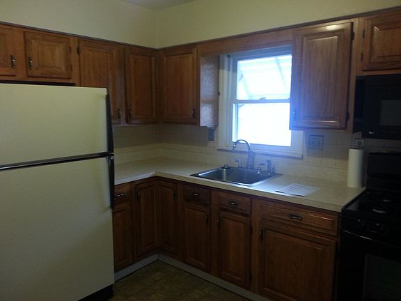 4th image of 5908 Victoria Ave