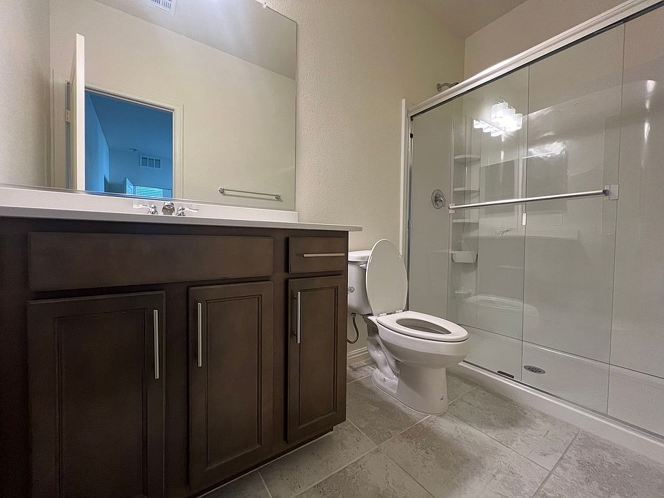 1st image of 824 Riverlawn Pl
