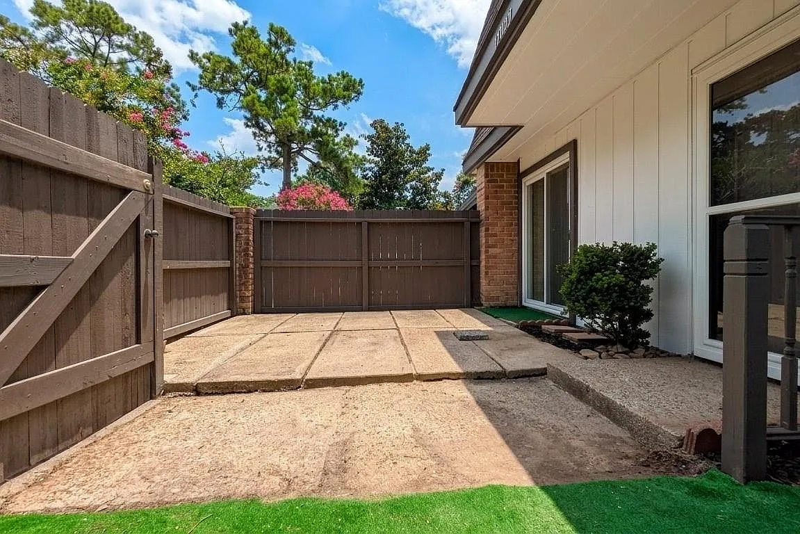 2 bed, 1.5 bath, 1168 sqft, $1,450 — Photo 3