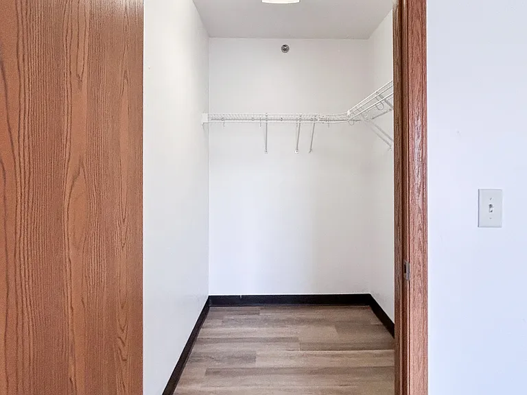 College Avenue Apartments — Photo 7