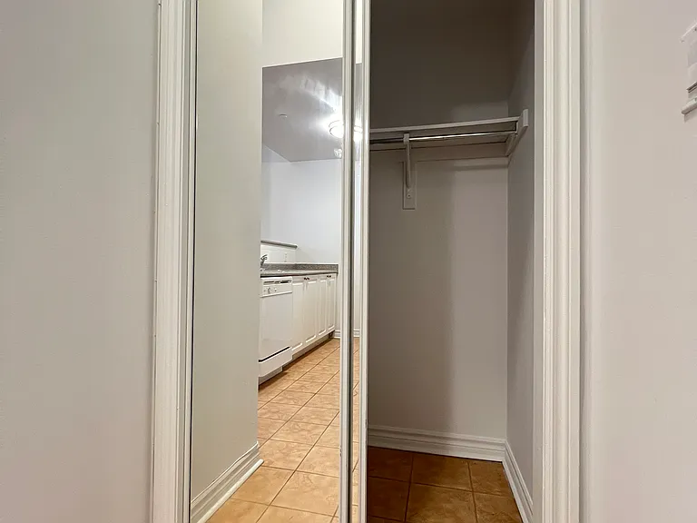 1401 Dupont St — Photo 13