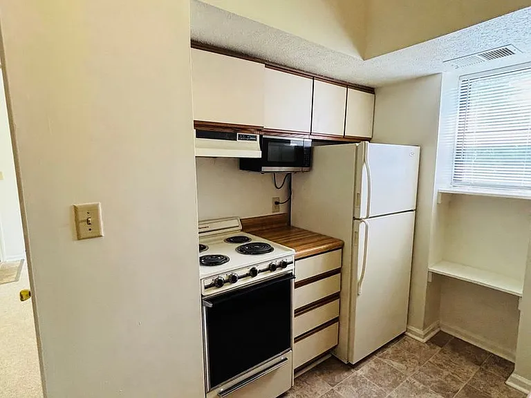 1400J University City Blvd — Photo 6