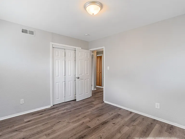 2249 Corbett Ave — Photo 17