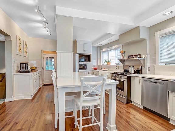4th image of 1327 Morten St