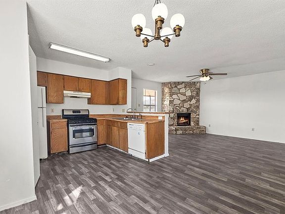 5th image of 811 Bracewood Cir APT D