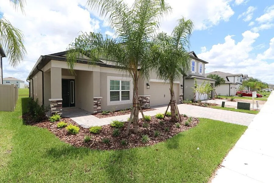 3 bed, 2.0 bath, 2076 sqft, $2,500 — Photo 4