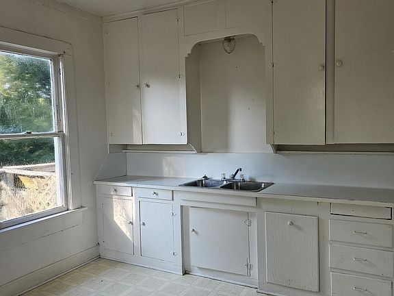 3rd image of 503 S Tyler St #C