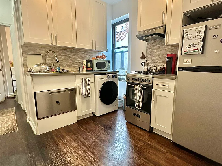 314 E 78th St #25 — Photo 1