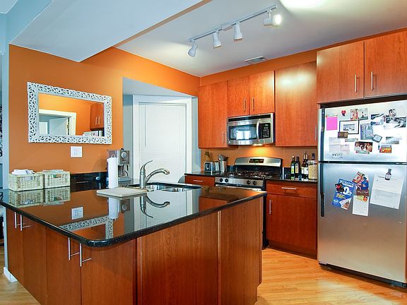 4th image of 1971 W Evergreen Ave APT 2R