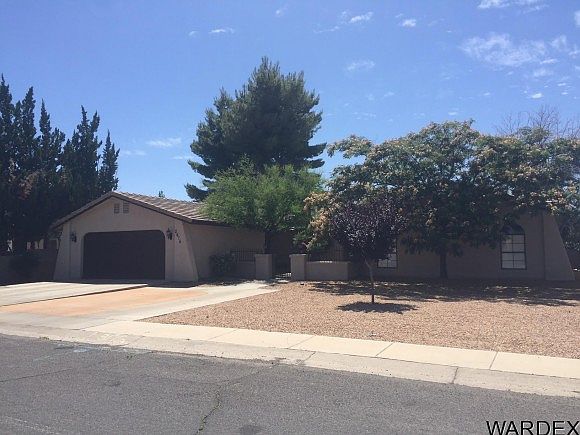 1st image of 2615 Golf Dr
