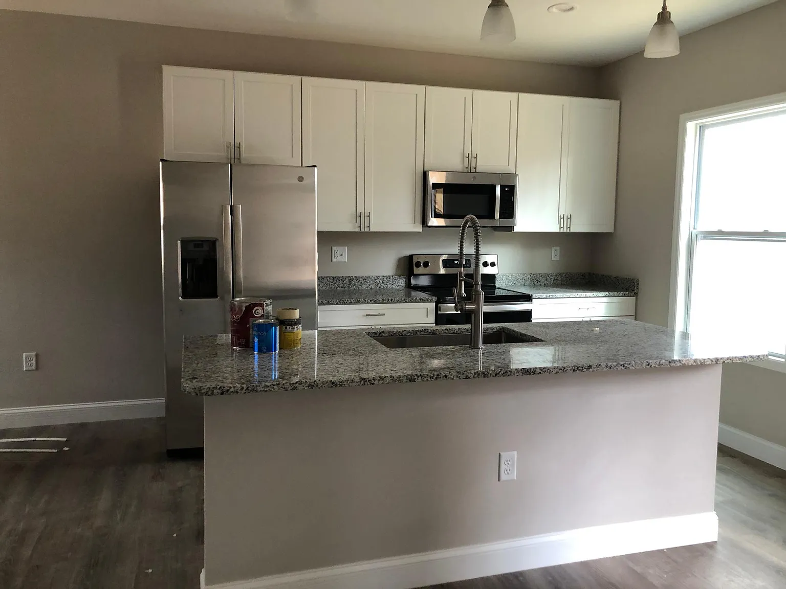 3 bed, 2.5 bath, 1404 sqft, $2,300 — Photo 2