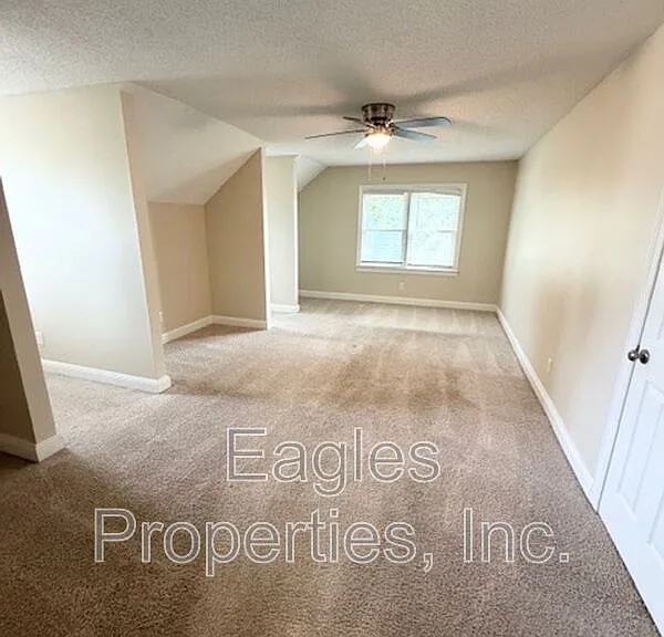242 N Marion Dr — Photo 15