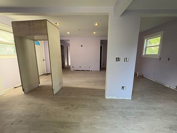 4th image of 3006 Sweetser Ave