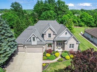 10085 Foxwood Dr, North Royalton, OH 44133