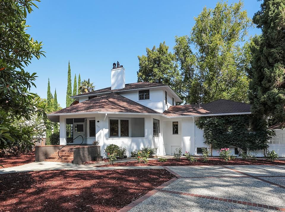 1st image of 374 Melville Ave