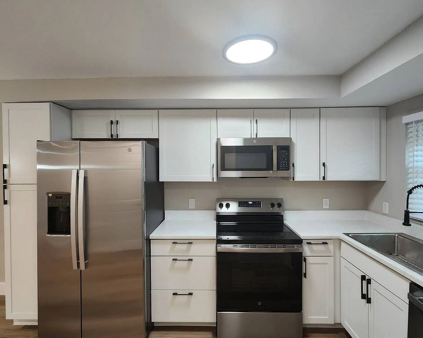Beautifully Renovated 2-Bedroom, 2-Bath Rental in Buena Ventura Lakes! — Photo 2