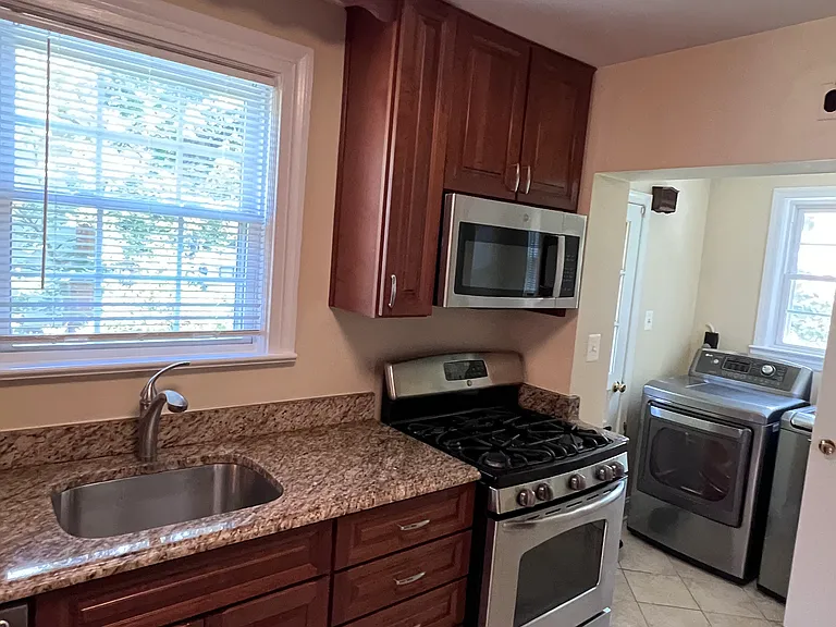 429 N Jackson St — Photo 20