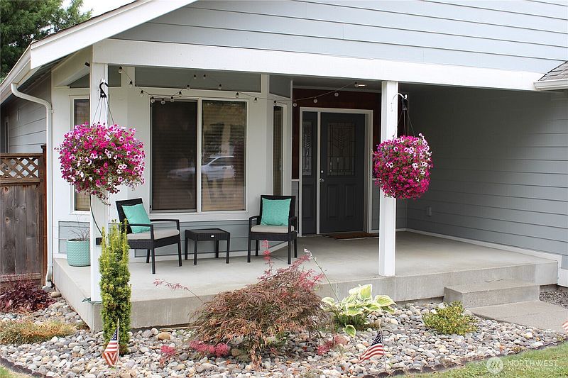 3rd image of 406 Jackson Court