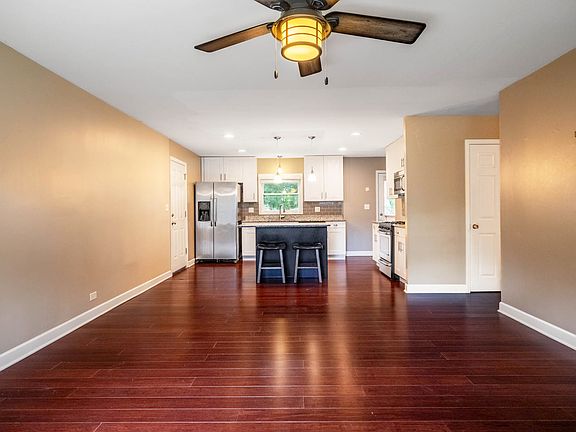 3rd image of 2945 Forest Glen Pkwy