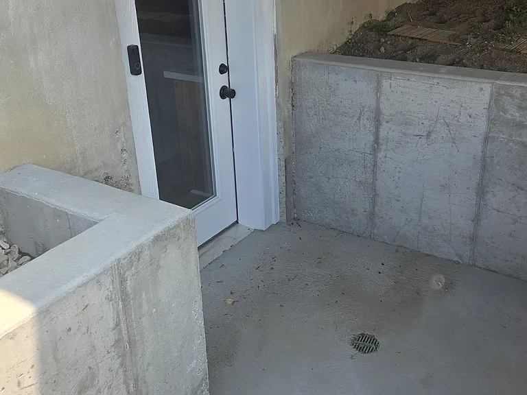 360 N Pleasant Grv #B — Photo 11