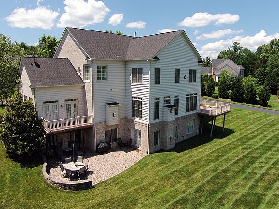 3rd image of 5529 Roan Chapel Dr