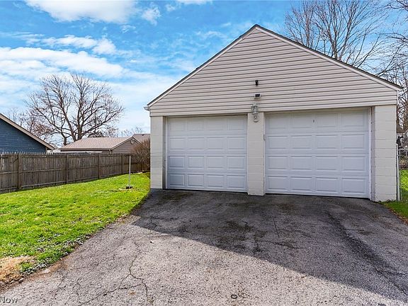 5th image of 97 Renwick Dr