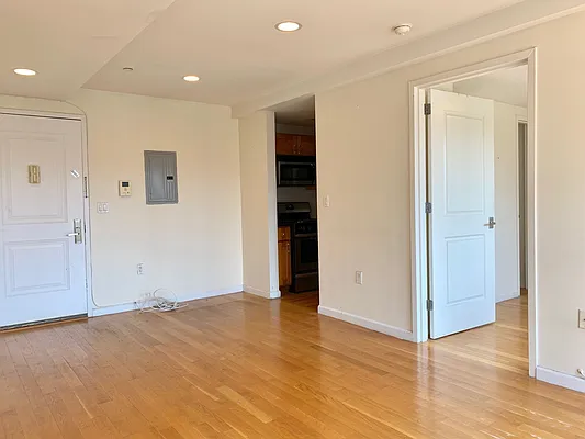Rented by Astoria Realty | media 14