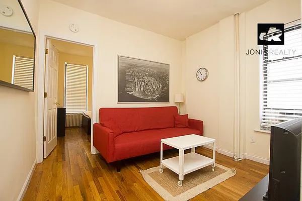 Rented by Jonis Realty | media 6