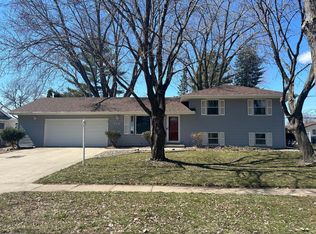 976 Redwell Ln, Apple Valley, MN 55124