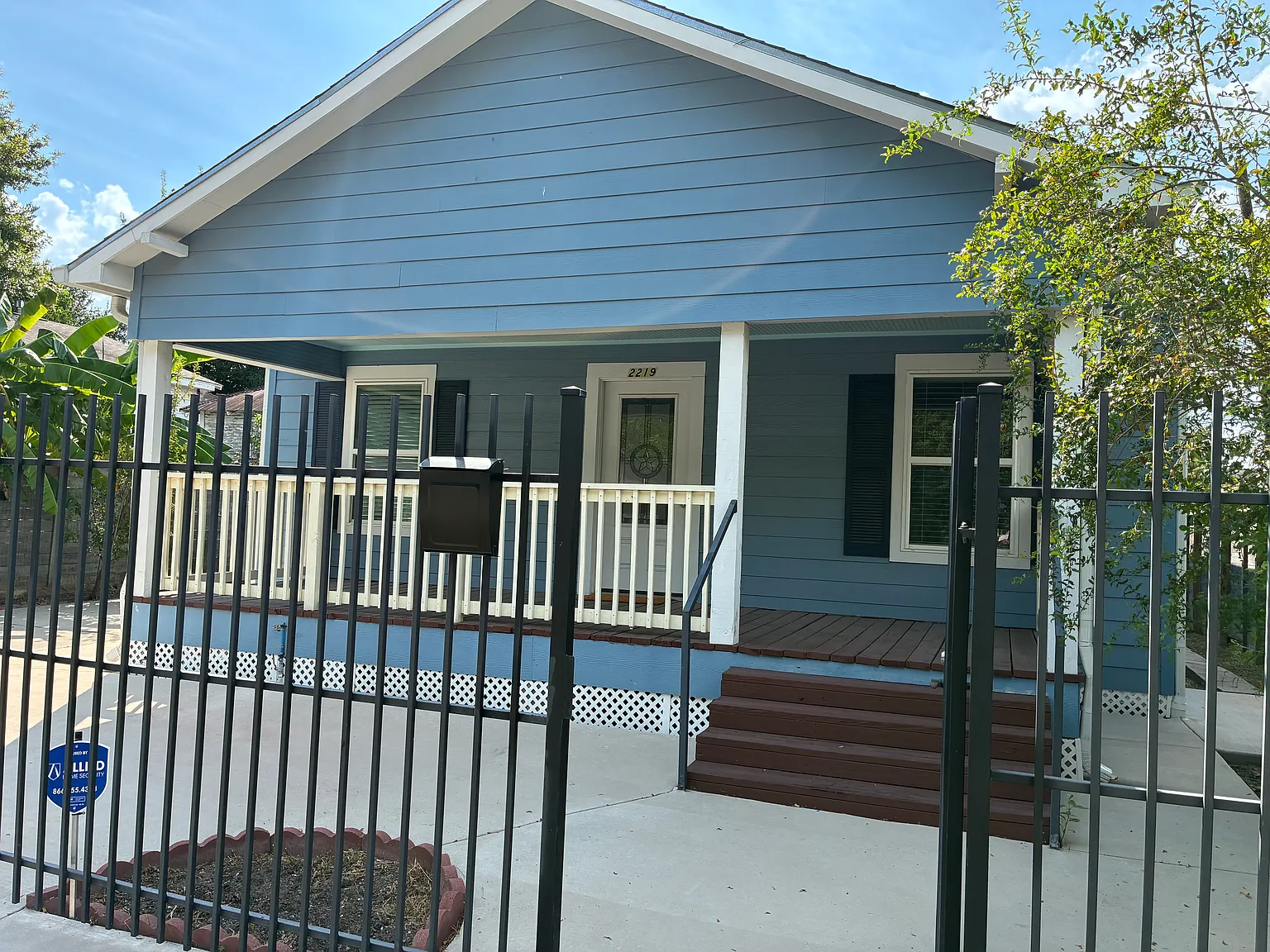 3 bed, 1606 sqft, $2,000 — Photo 3