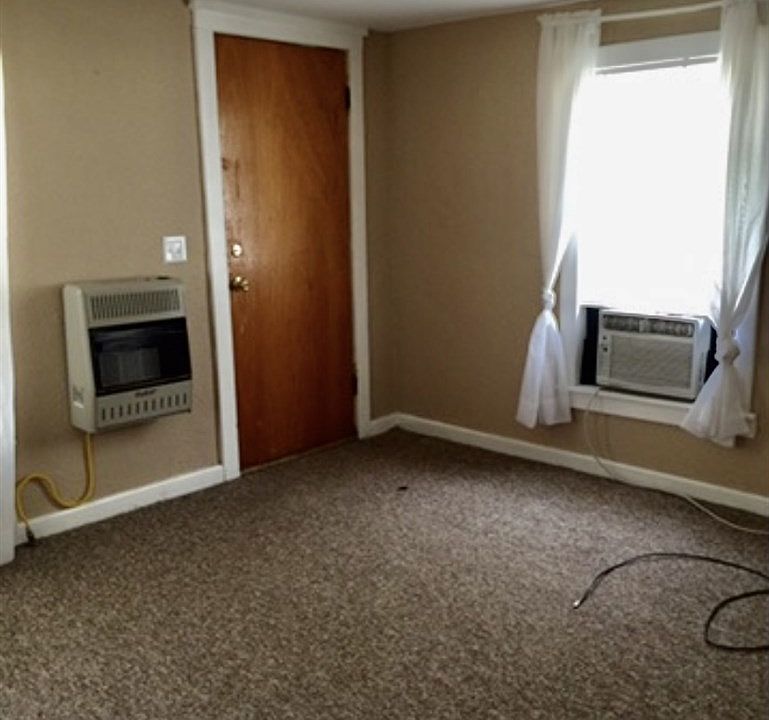 2nd image of 303 S C St