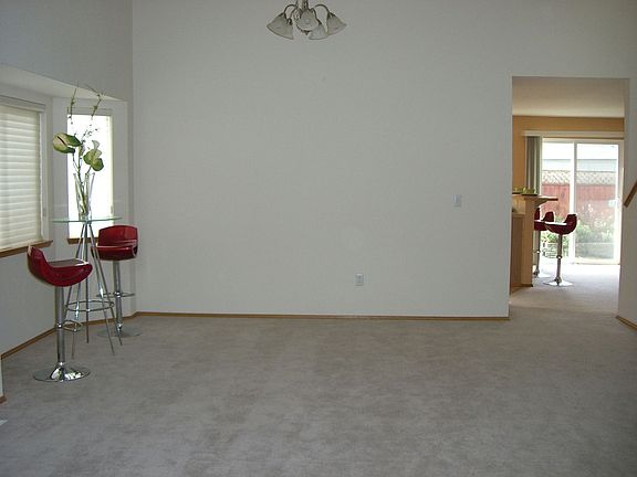 High ceiling living room & dinning room
