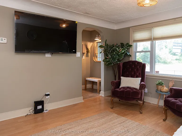 5853 McLeod Rd — Photo 5