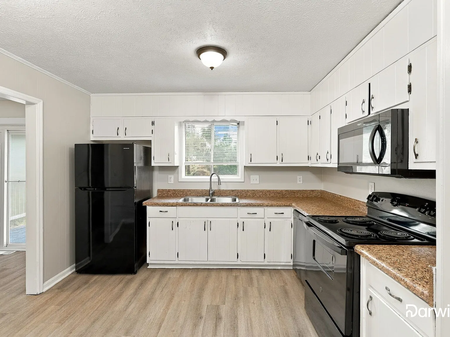 4 bed, 2.0 bath, 1242 sqft, $2,070 — Photo 4
