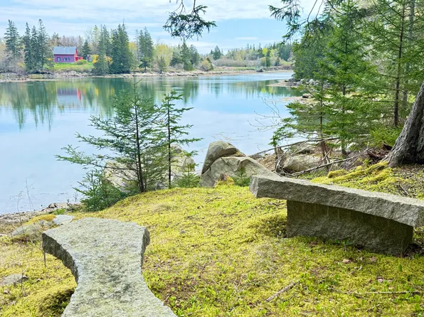 26 Hamilton Drive, Vinalhaven, ME 04863
