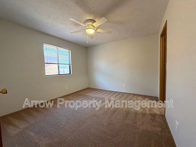 1421 D St #2 — Photo 8