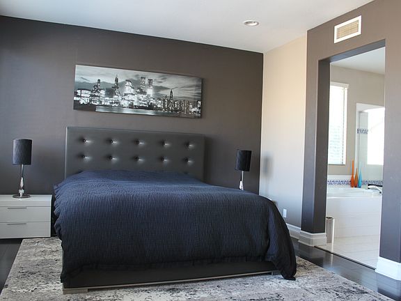 Master Bedroom (2nd floor)