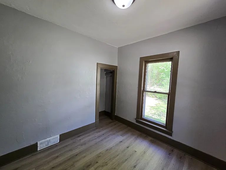 519 Adams St — Photo 11