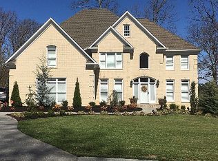 1042 Saint Ives Ct, Morristown, TN 37814