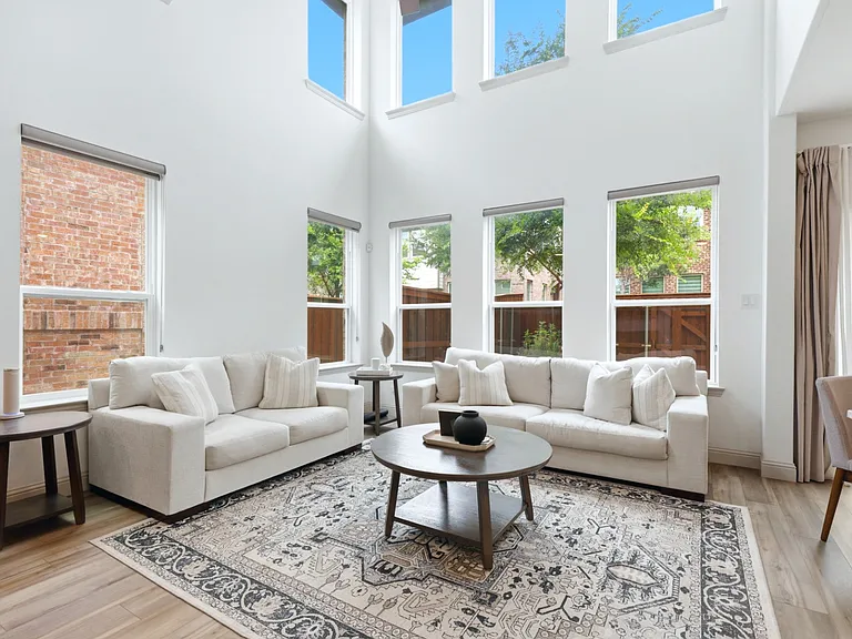 1004 Mikaela Dr — Photo 19