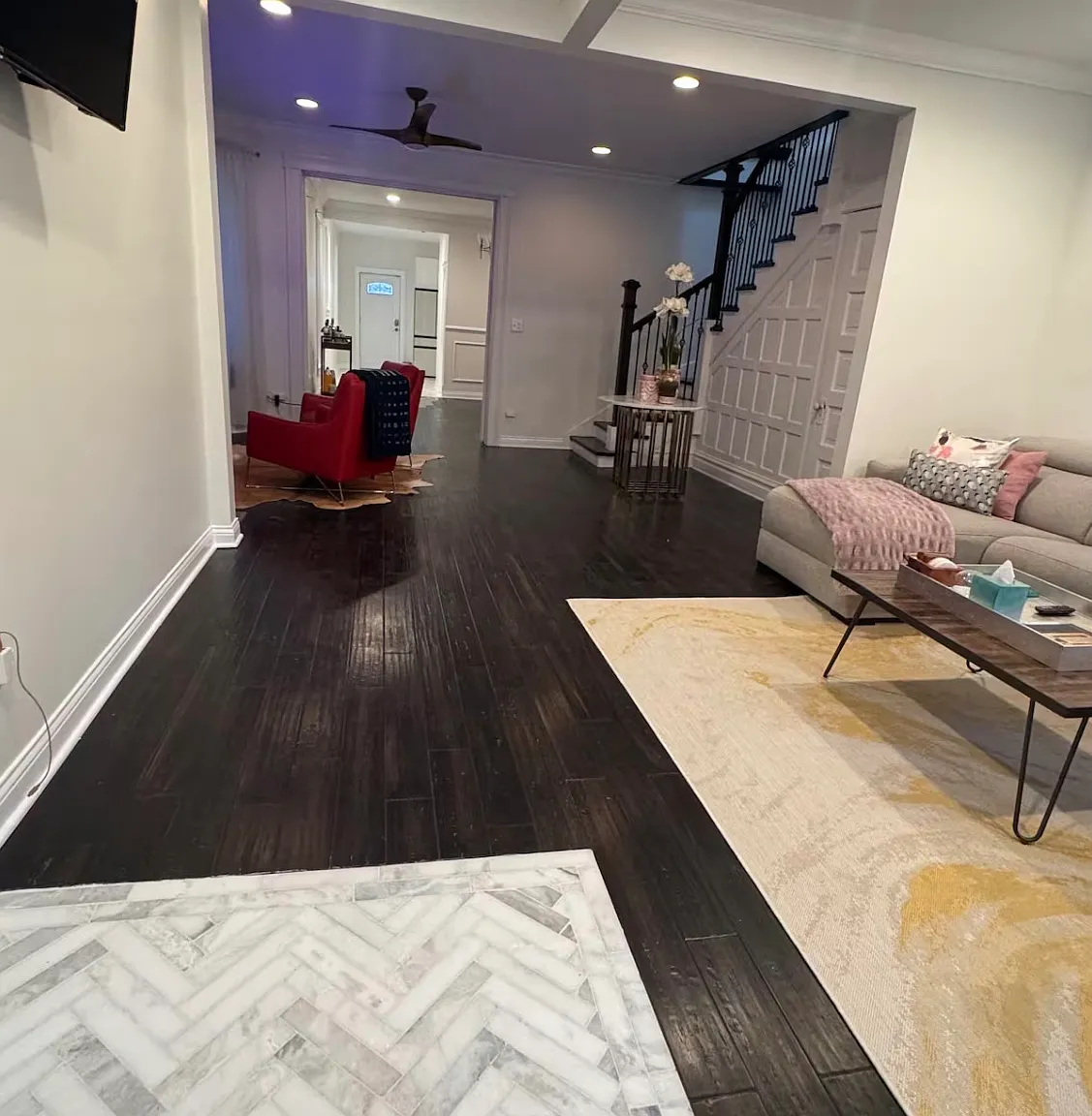 3 bed, 2.5 bath, 2000 sqft, $9,500 — Photo 2