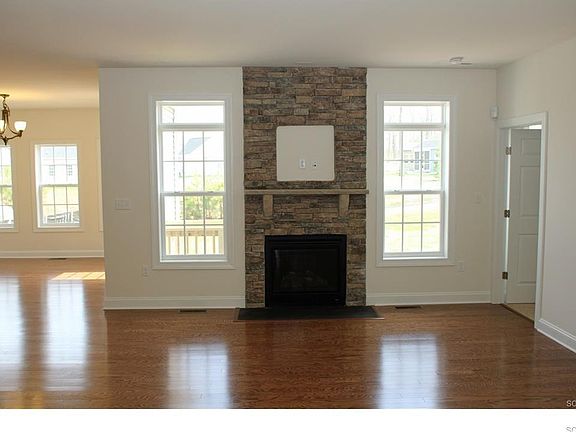 2nd image of 20684 Woodlake Cir