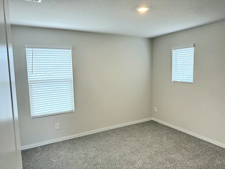 212 Travine Dr — Photo 15