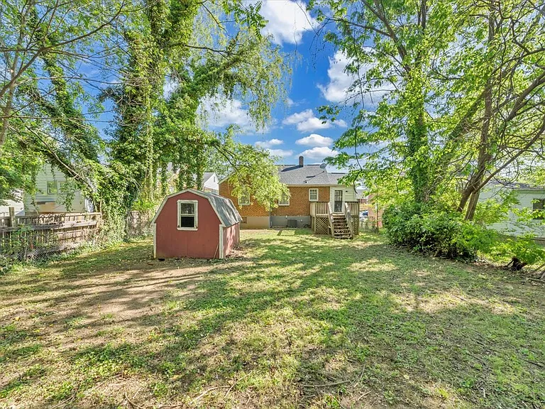 1060 Hunt Ave NW — Photo 5