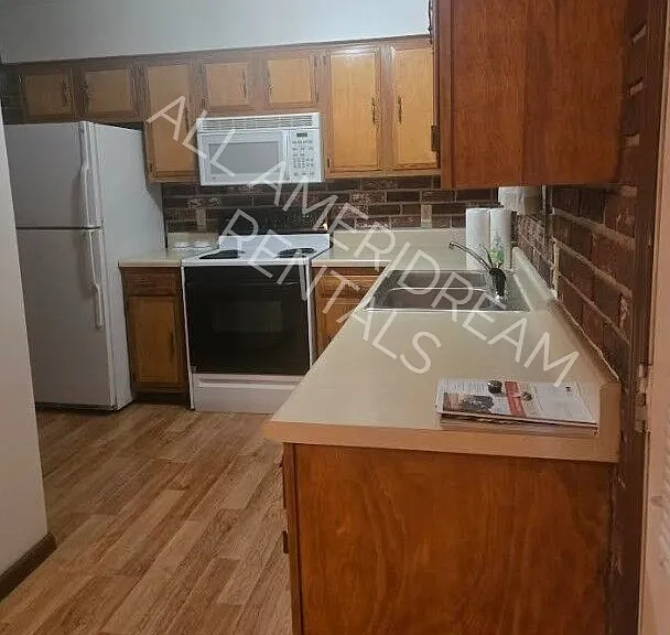 49 1/2 Meadowview Dr — Photo 3