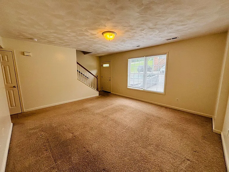 765 E Main St — Photo 2