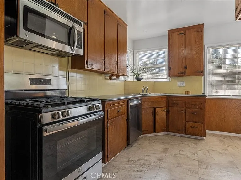 19349 Friar St — Photo 22