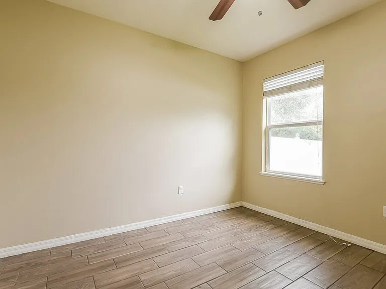 121 Daigledog St — Photo 12